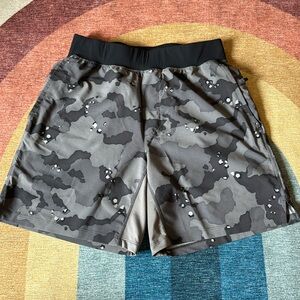 Fabletics unlined Gray Camo Shorts, size S